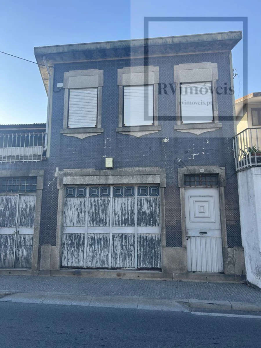 Loja para Venda em Milheiros Foto 2