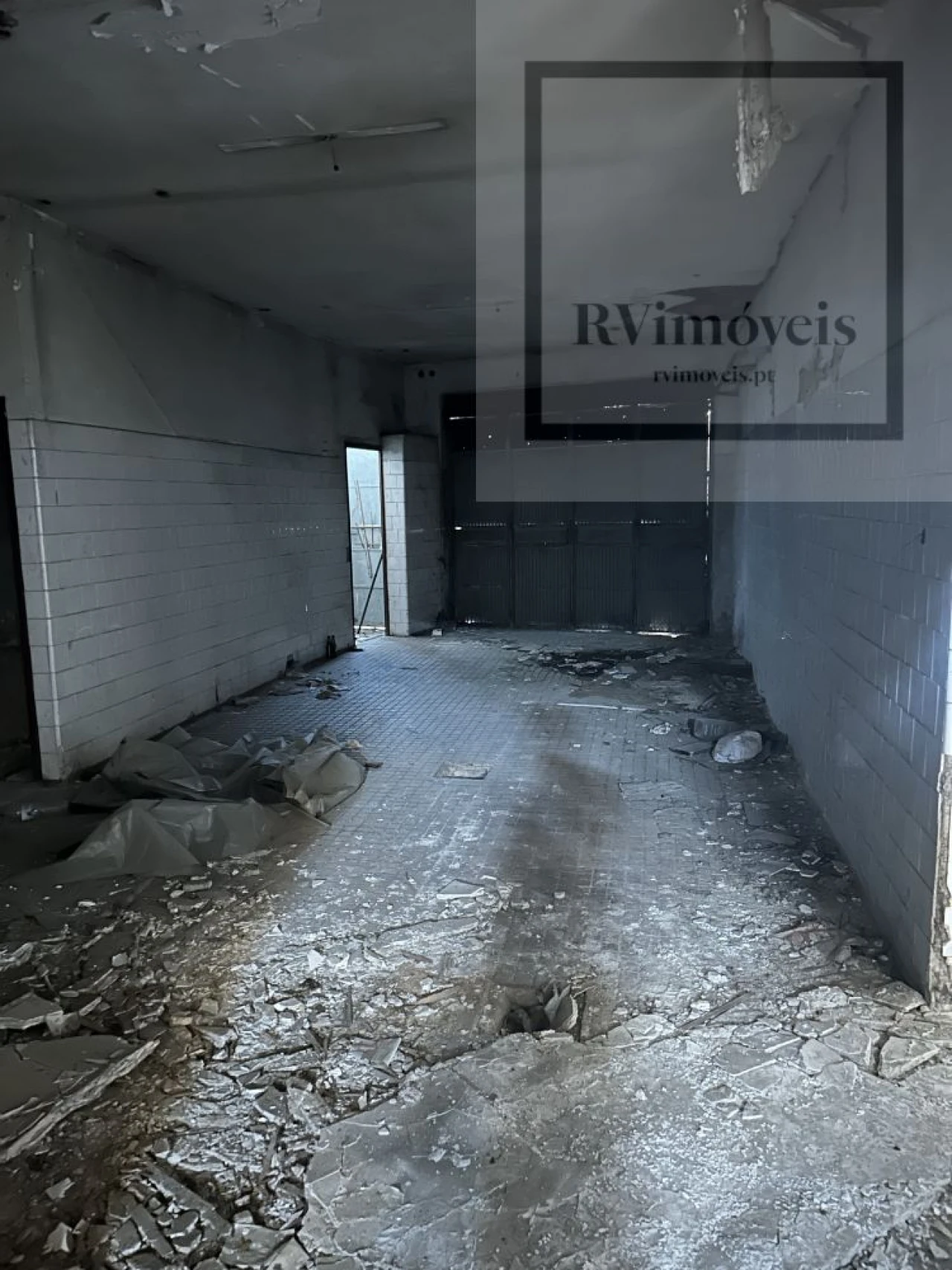 Loja para Venda em Milheiros Foto 4