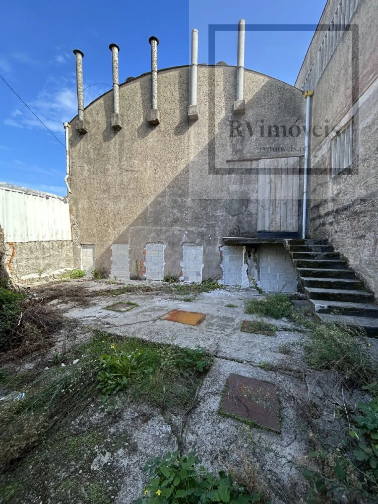 Loja para Venda em Milheiros Foto 17