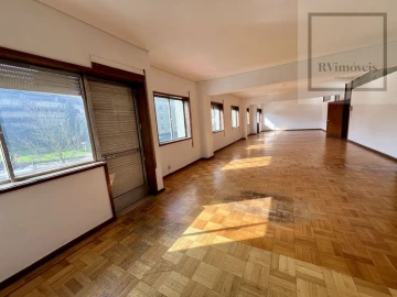 Loja para Arrendamento em Cedofeita, Santo Ildefonso, Sé, Miragaia, São Nicolau e Vitória