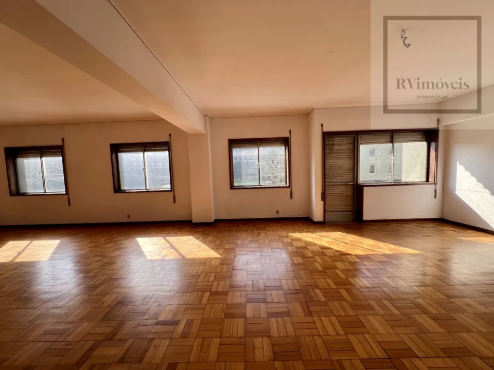 Loja para Arrendamento em Cedofeita, Santo Ildefonso, Sé, Miragaia, São Nicolau e Vitória Foto 8