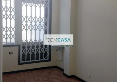 Loja para Arrendamento em Lordelo do Ouro e Massarelos