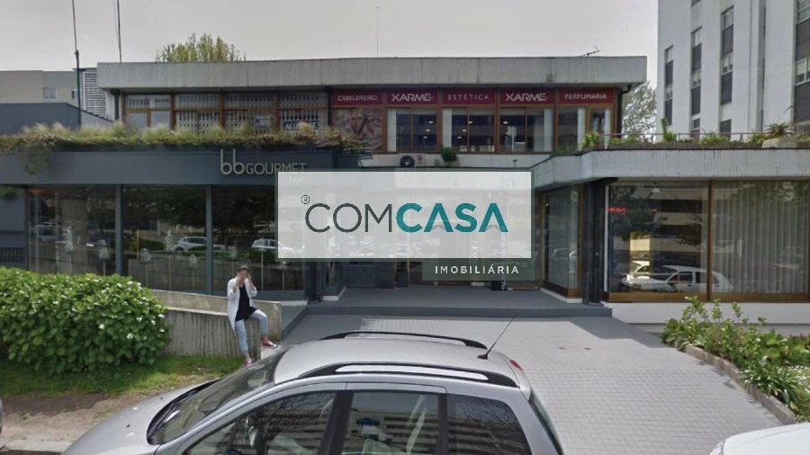 Loja para Arrendamento em Lordelo do Ouro e Massarelos