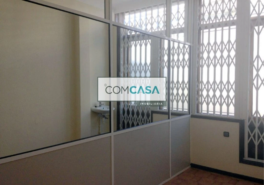 Loja para Arrendamento em Lordelo do Ouro e Massarelos Foto 2