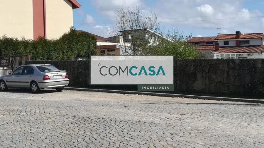 Terreno para Venda em Vilar e Mosteiró