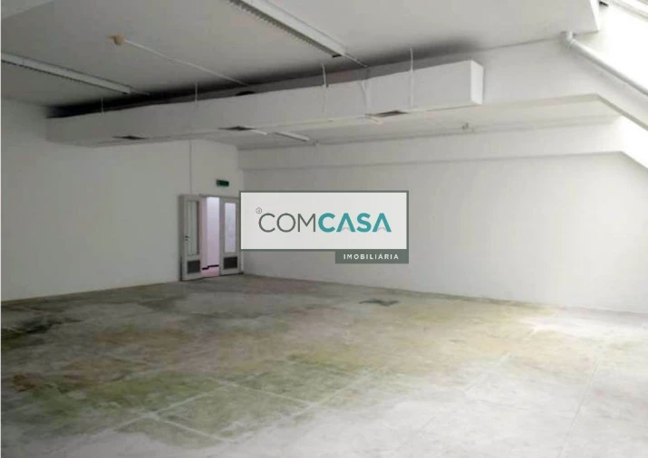 Loja para Arrendamento em Paranhos Foto 5