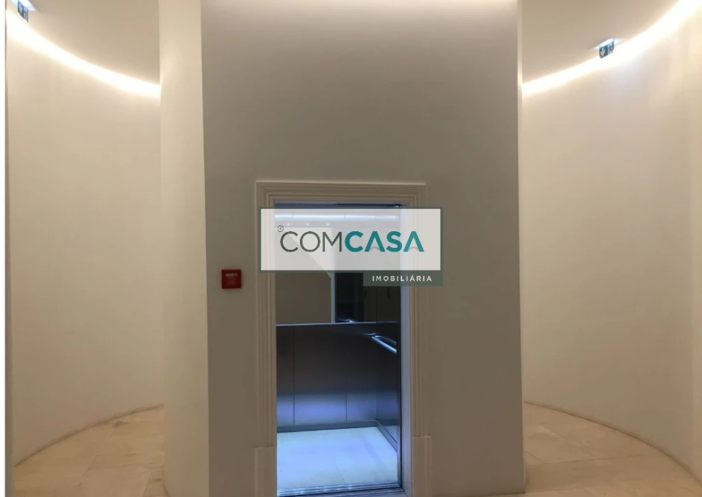 Loja para Arrendamento em Cedofeita, Santo Ildefonso, Sé, Miragaia, São Nicolau e Vitória Foto 7