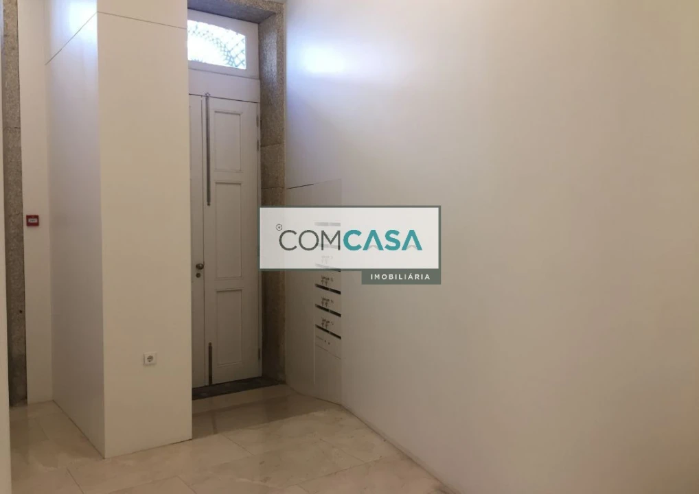 Loja para Arrendamento em Cedofeita, Santo Ildefonso, Sé, Miragaia, São Nicolau e Vitória Foto 14