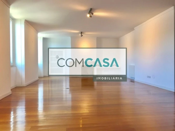 Apartamento T4 para Venda em Lordelo do Ouro e Massarelos Foto 10