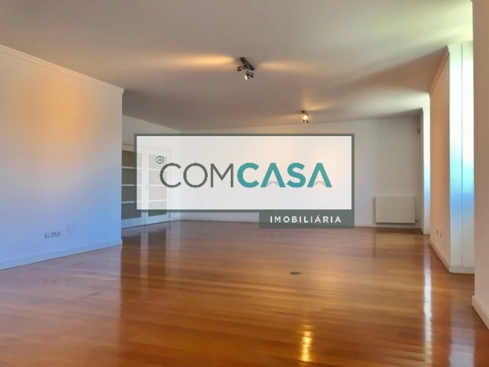 Apartamento T4 para Venda em Lordelo do Ouro e Massarelos Foto 9