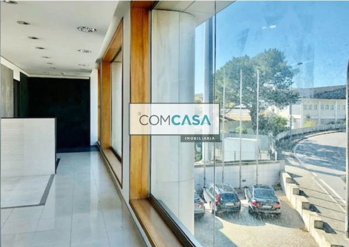 Loja para Arrendamento em Ramalde Foto 9