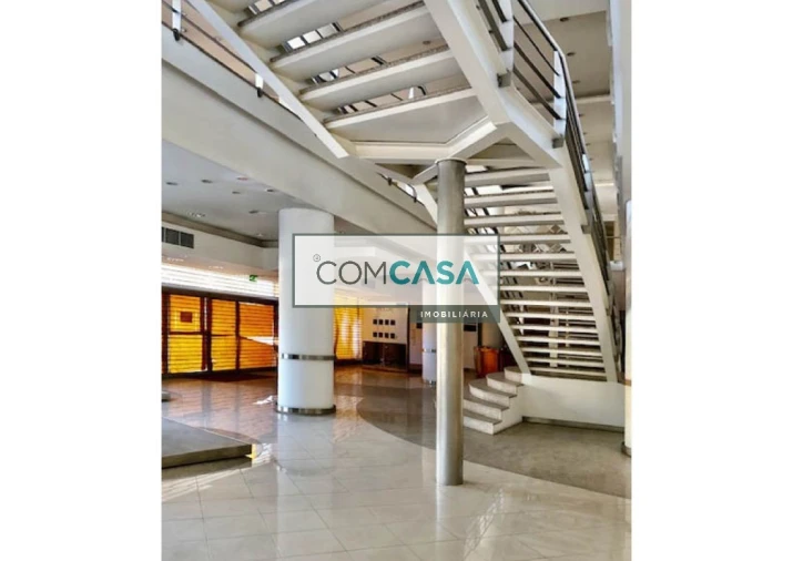 Loja para Arrendamento em Ramalde Foto 16