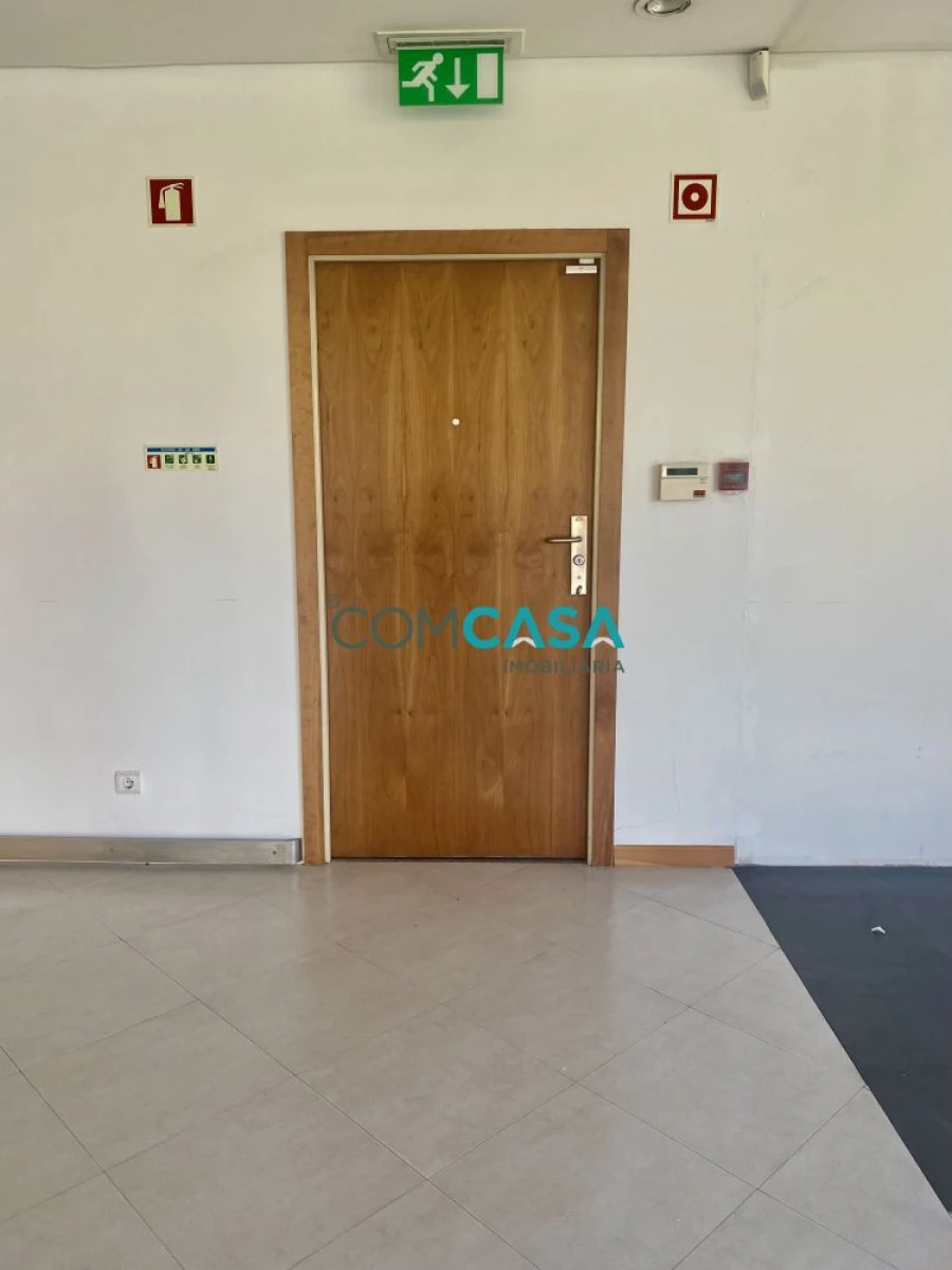 Loja para Arrendamento em Ramalde Foto 19