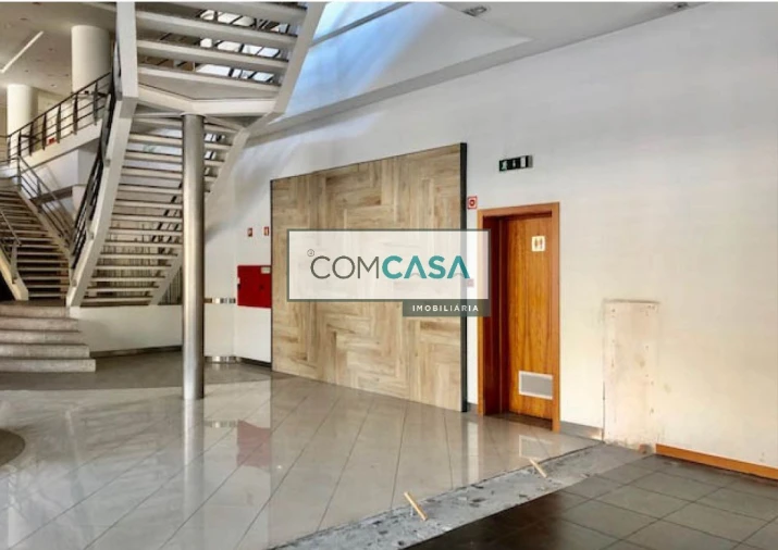 Loja para Arrendamento em Ramalde Foto 18