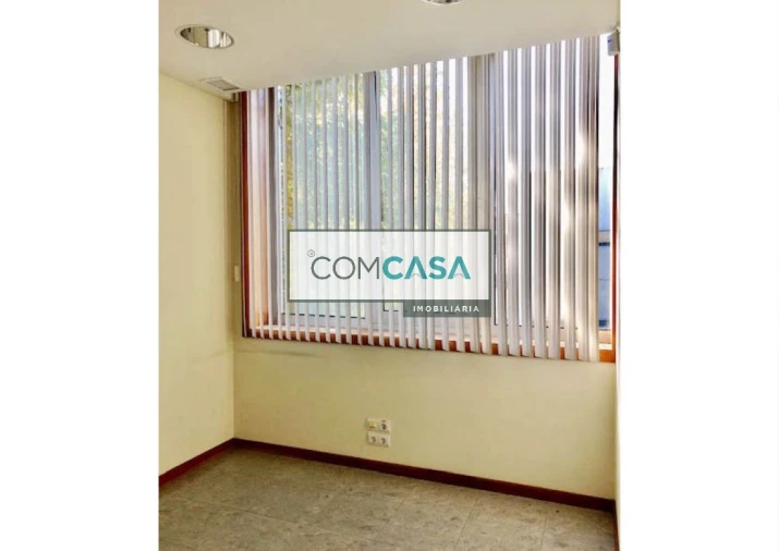 Loja para Arrendamento em Ramalde Foto 28