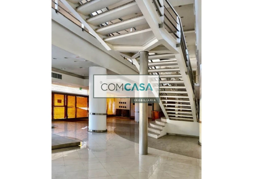 Loja para Arrendamento em Ramalde Foto 16