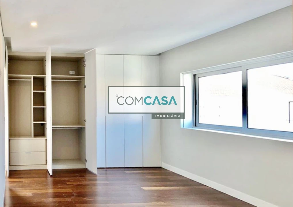 Moradia T4 para Venda em Vila Nova da Telha Foto 17