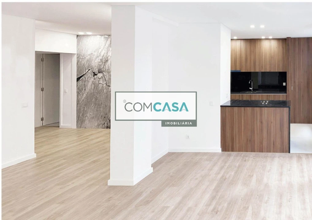 Apartamento T4 para Venda em Cedofeita, Santo Ildefonso, Sé, Miragaia, São Nicolau e Vitória Foto 2