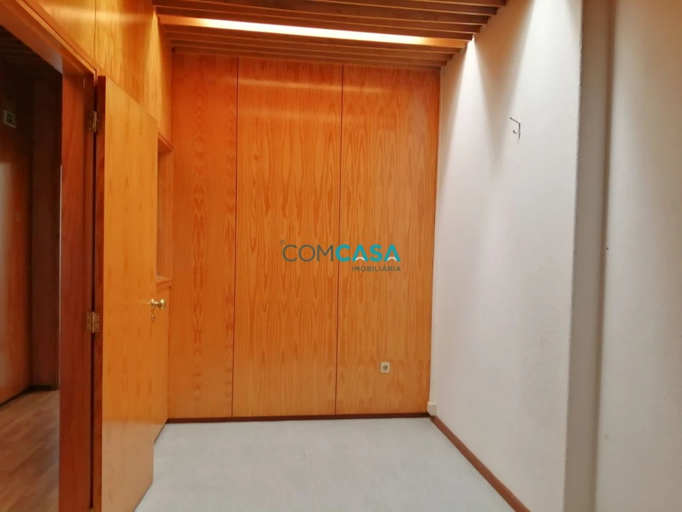 Loja para Arrendamento em Ramalde Foto 19