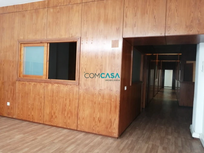 Loja para Arrendamento em Ramalde Foto 3