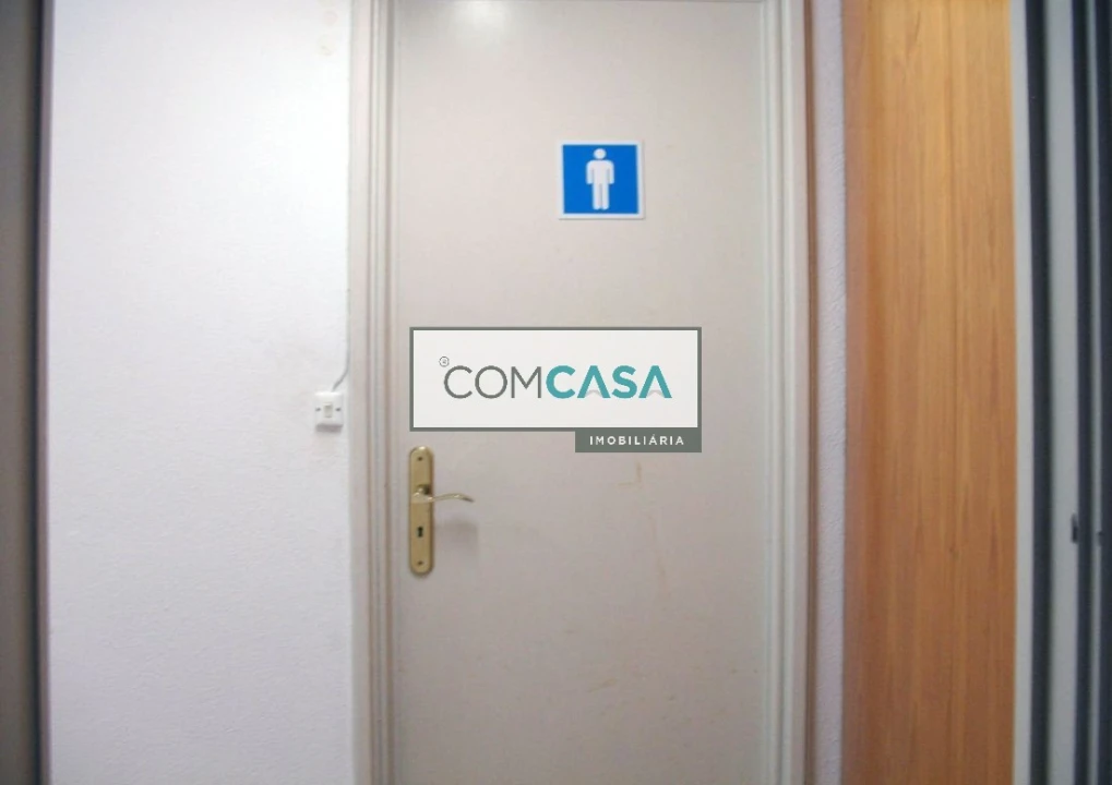 Loja para Arrendamento em Ramalde Foto 23