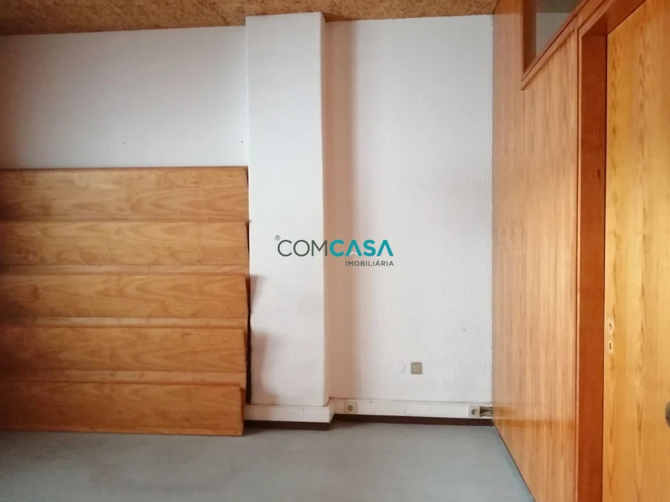 Loja para Arrendamento em Ramalde Foto 9