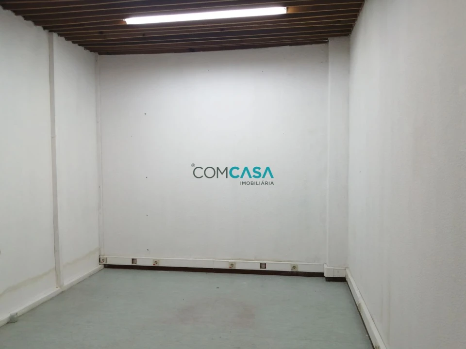 Loja para Arrendamento em Ramalde Foto 24