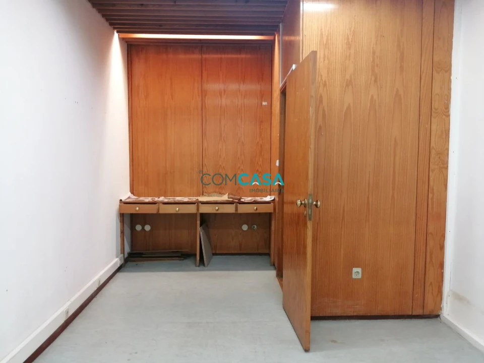 Loja para Arrendamento em Ramalde Foto 21