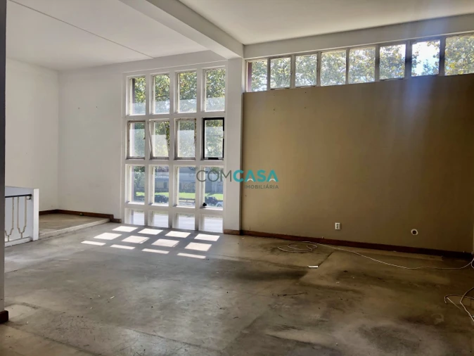 Loja para Arrendamento em Ramalde Foto 9