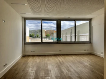 Loja para Arrendamento em São Mamede de Infesta e Senhora da Hora