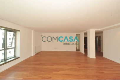 Apartamento T4 para Venda em Ramalde