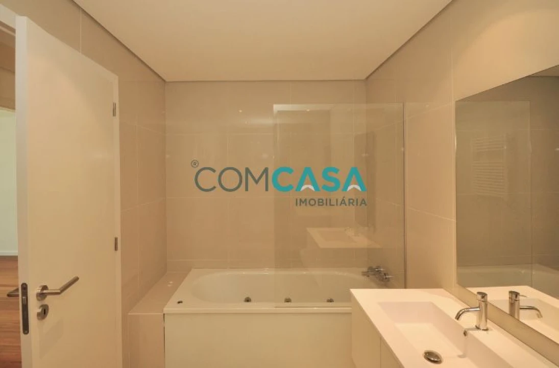 Apartamento T4 para Venda em Ramalde Foto 13
