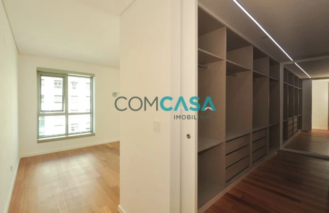 Apartamento T4 para Venda em Ramalde Foto 24