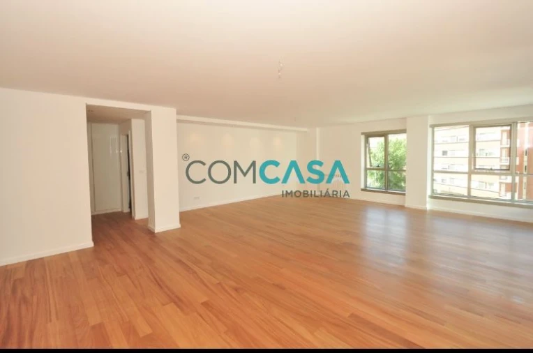 Apartamento T4 para Venda em Ramalde Foto 5