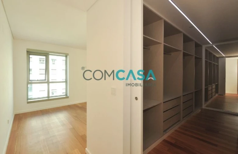 Apartamento T4 para Venda em Ramalde Foto 24