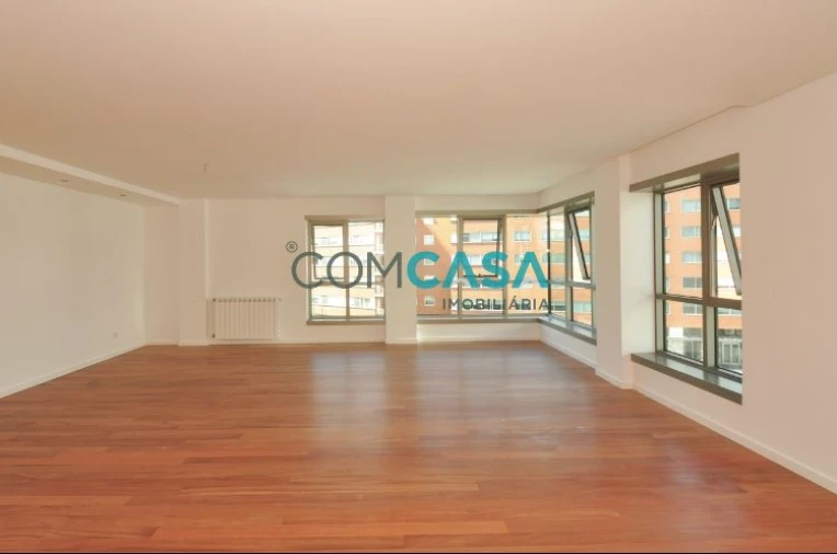 Apartamento T4 para Venda em Ramalde Foto 19