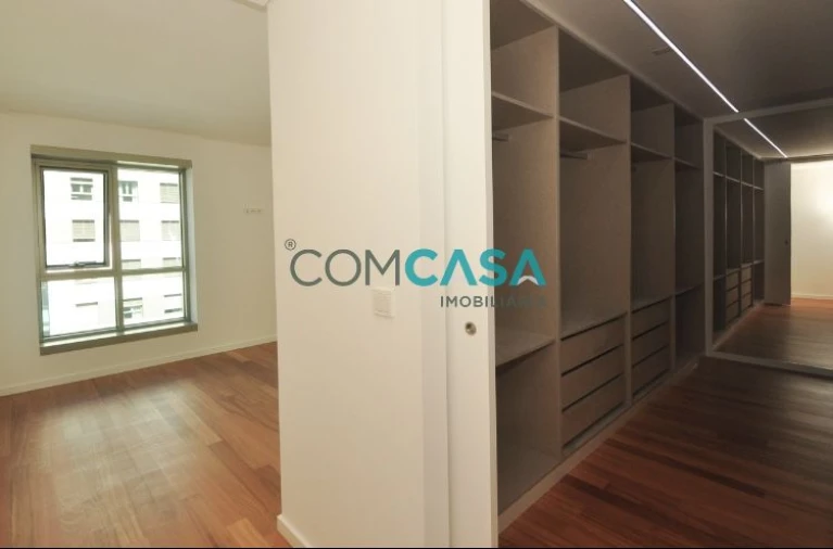 Apartamento T4 para Venda em Ramalde Foto 22