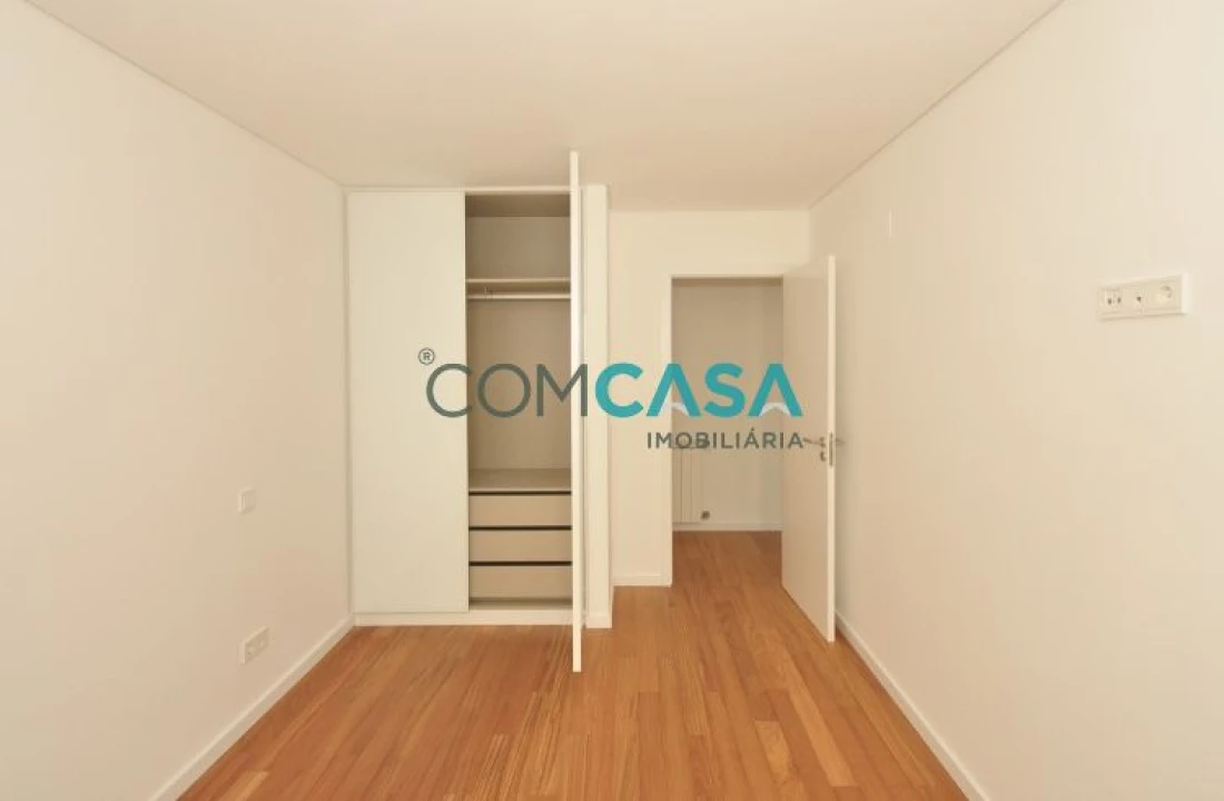 Apartamento T4 para Venda em Ramalde Foto 11