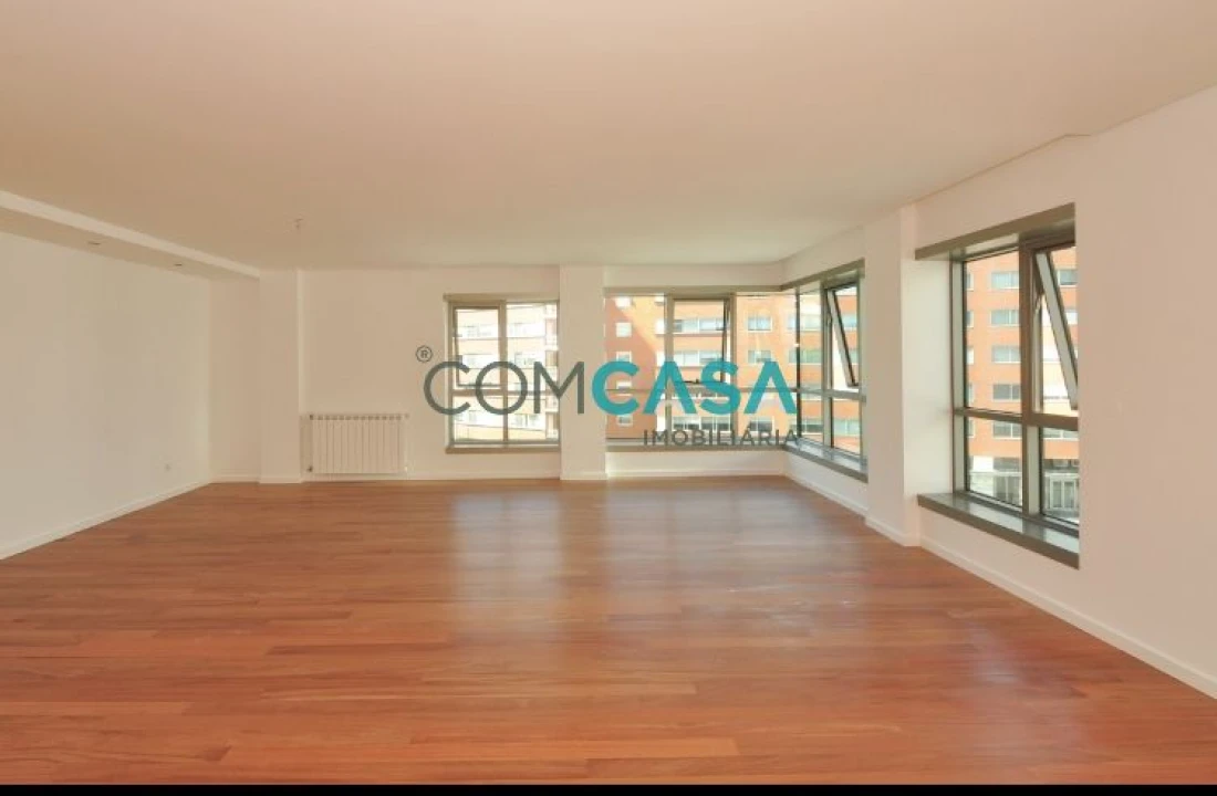 Apartamento T4 para Venda em Ramalde Foto 2