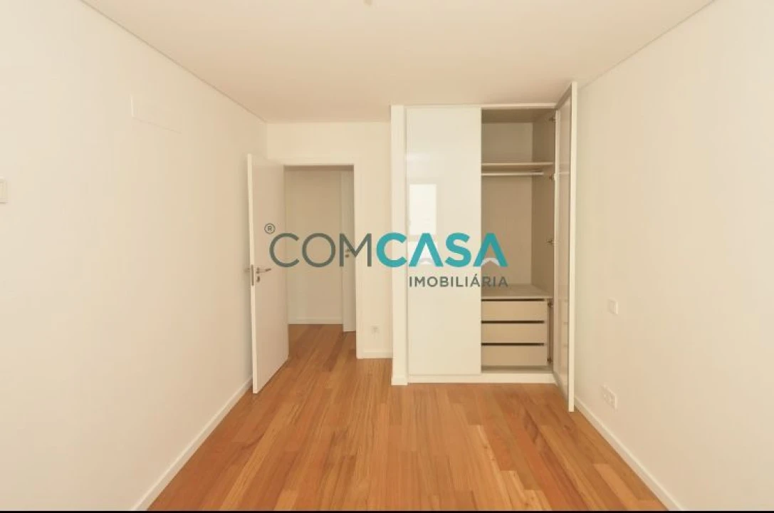 Apartamento T4 para Venda em Ramalde Foto 9