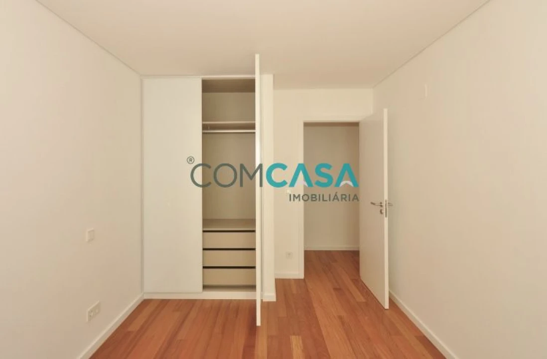 Apartamento T4 para Venda em Ramalde Foto 14