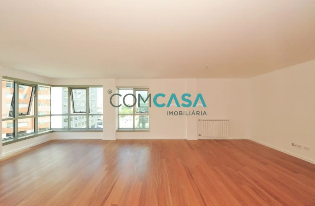 Apartamento T4 para Venda em Ramalde Foto 3