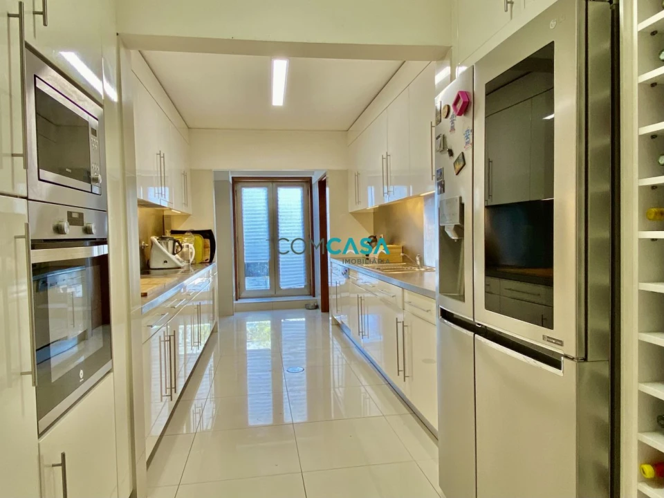 Apartamento T4 para Venda em Lordelo do Ouro e Massarelos Foto 11