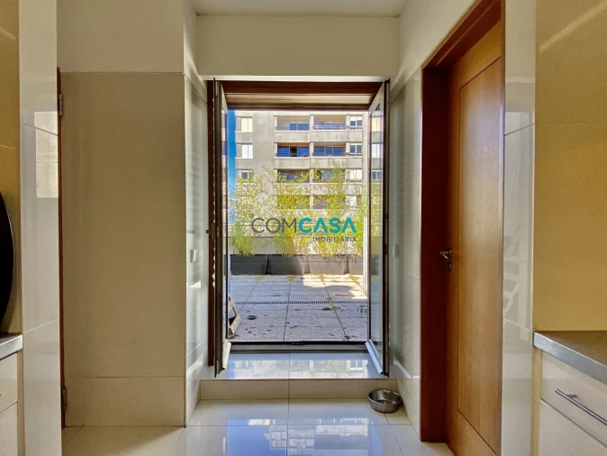 Apartamento T4 para Venda em Lordelo do Ouro e Massarelos Foto 13