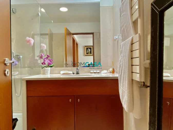 Apartamento T4 para Venda em Lordelo do Ouro e Massarelos Foto 17