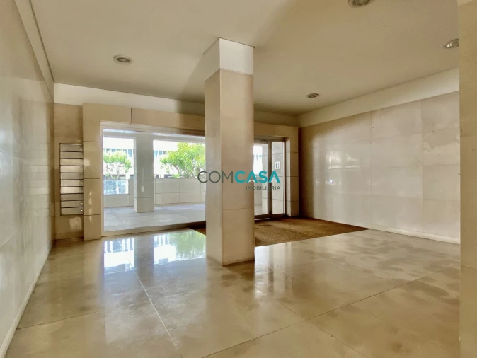 Apartamento T4 para Venda em Lordelo do Ouro e Massarelos Foto 22