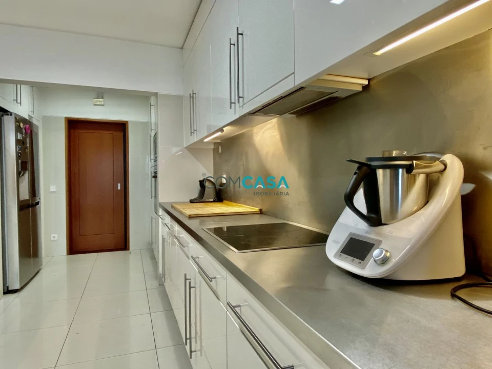 Apartamento T4 para Venda em Lordelo do Ouro e Massarelos Foto 12