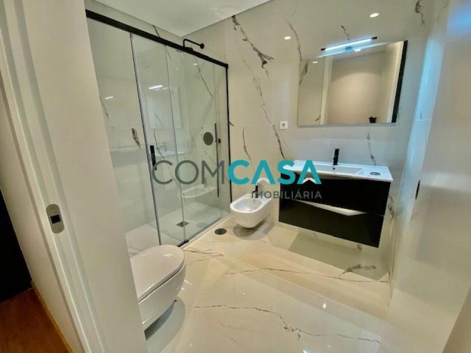 Apartamento T2 para Venda em Ramalde Foto 18