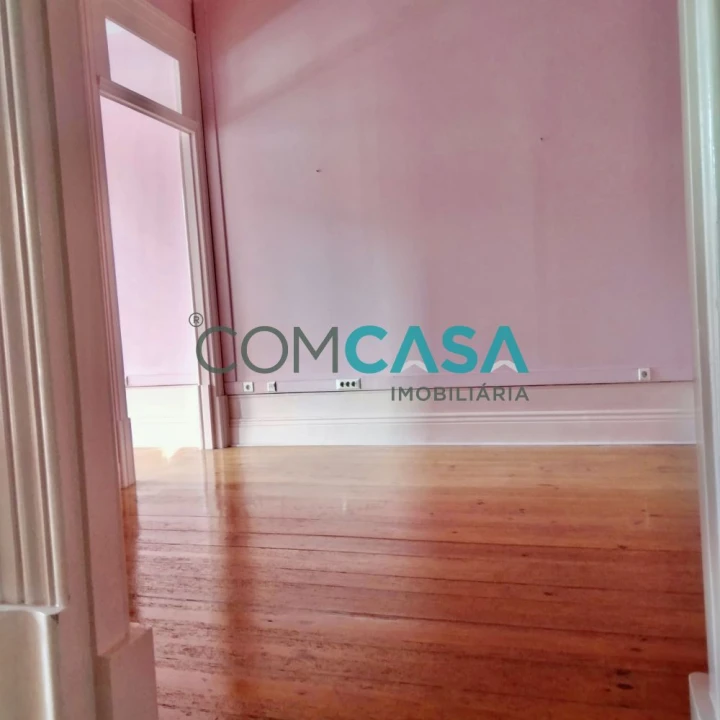 Loja para Arrendamento em Ramalde Foto 2