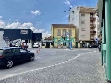 Loja para Arrendamento em Baguim do Monte (Rio Tinto)